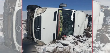 Şanlıurfa'da minibüs devrildi: Yaralılar var