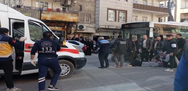 Şanlıurfa’da yolun karşısına geçmek isteyen kadına otomobil çarptı (06.03.2025)