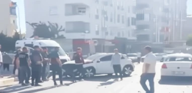 Şanlıurfa’da yol ortasında kaza! Araçlar birbirine girdi