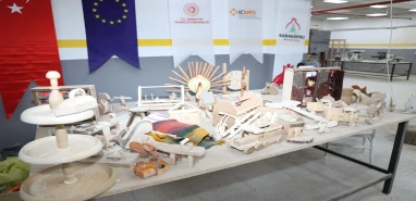 Karaköprü’de doğa dostu ahşap oyuncaklar üretiliyor
