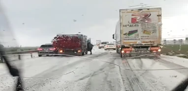 Yola çıkacakların dikkatine! Peş peşe kazalar yaşandı...