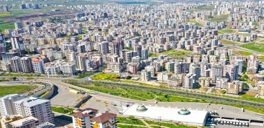 Urfa'da evi olanın başına talih kuşu kondu