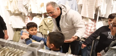 Eyyübiye’de minik yüzler bayram alışverişinde gülümsedi!