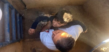 Şanlıurfa’da logar faciası ucuz atlatıldı! Küçük çocuk 4 metrelik çukura düştü