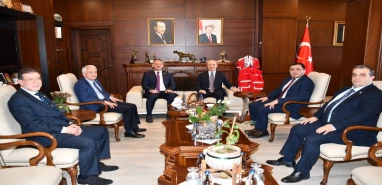 Şanlıurfa'da üniversite yönetimi YÖK başkanını protestolardan korudu...
