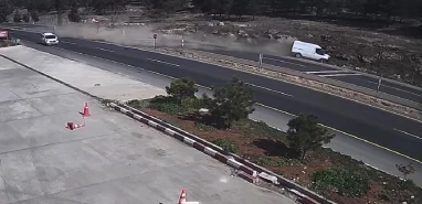 Şanlıurfa'da yoldan çıkan minibüs kayalığa çarptı! İşte anbean kaza...