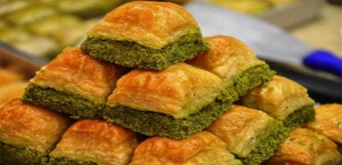 Ne ıspanak ne de bezelye! Bakın baklavada Urfa fıstığı yerine ne kullanmışlar