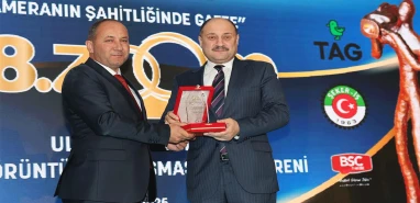 Başkan Gülpınar yılın en şeffaf belediye başkanı seçildi