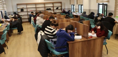 Karaköprü’de on binlerce genç yarınlara hazırlanıyor!