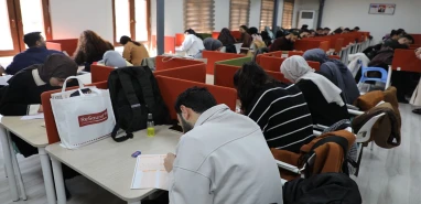 Viranşehir’de gençlere haftalık deneme sınavı pratiği