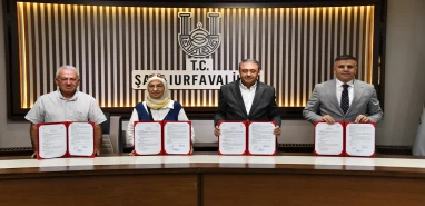 Şanlıurfa bu öğretmeni konuşuyor: 33 yıl okuttu, şimdi de okul yaptırıyor!