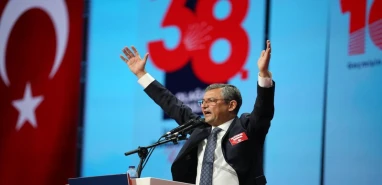 Özgür Özel'den kurultay davası sonrası ilk mesaj! "Asla hedeften şaşmayacağız"