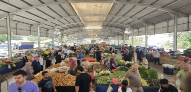 Şanlıurfa’da fiyatlar düştü vatandaş pazara akın etti!