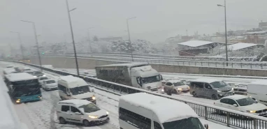Şanlıurfa’da ağır tonajlı araçlara kar engeli! Bu güzergahlar trafiğe kapalı