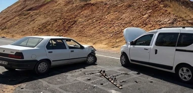 Şanlıurfa’da otomobil ile hafif ticari araç çarpıştı!