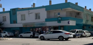 Şanlıurfa’da market camı kurşunlandı iddiası!