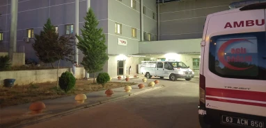 Şanlıurfa’da silahla yaralanan çocuklarını hastaneye götüren aile kaza yaptı! 1 ölü…