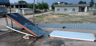 Şanlıurfa’da şiddetli fırtına! Güneş enerjileri devrildi, çatılar uçtu