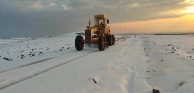 Şanlıurfa’da kar yağışıyla kapanan 250 kilometrelik yol açıldı!