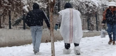 Şanlıurfa’da kardan korunmak için ilginç taktik: Bakan bir daha baktı