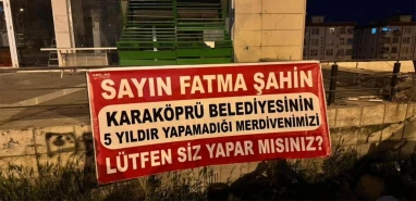Şanlıurfa’da merdiven için Fatma Şahin pankartı! Belediye 'raporlar olumsuz' dedi