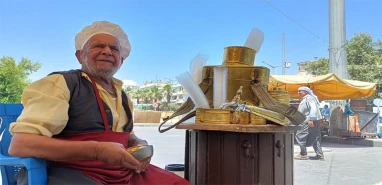 Batılıların 'Licorice' diye aradığı lezzet!  Şanlıurfa sokaklarında bardak bardak satılıyor