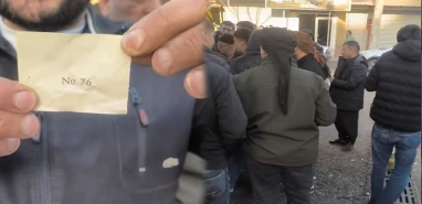 Şanlıurfa’daki tatlıcıda kuyruk çözümü! Numaralı hizmet