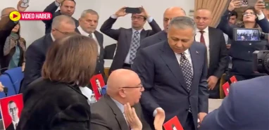 Şanlıurfa vekilinden mesafeli tutum! Bakanın elini sıkmadı