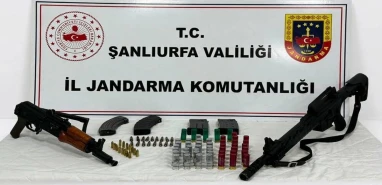 Şanlıurfa’nın ilçesine operasyon! Ruhsatsız silahlar ele geçirildi