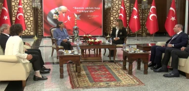 Bu kez DEM Parti’den MHP’ye bayram ziyareti! “Türkiye’ye gerçek bir bayram yaşatalım”