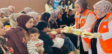Şanlıurfa'da çiğköfteli ve halaylı 'kadına şiddete hayır' etkinliği