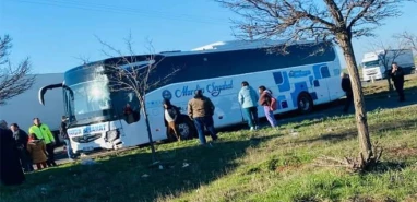 Şanlıurfa’da faciaya ramak kaldı!  Yolcu otobüsü refüje girdi