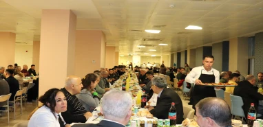 Şanlıurfa’da hastane personeli iftarda bir araya geldi!