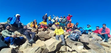 Şanlıurfalı dağcılar zirvede! Küresel ısınmaya dikkat çektiler