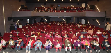 Şanlıurfalı çocukların yeni eğlencesi dijital sinema