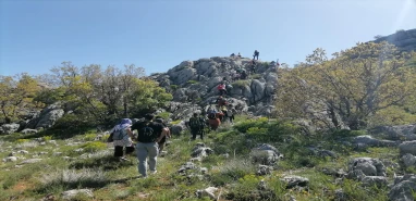 Yılda sadece 20 gün görülebiliyor:  Şanlıurfalılar mucizeye şahit olmak için 2000 metre tırmandı, kilometrelerce yürüdü