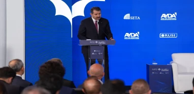 Şanlıurfa’nın eski valisi NATO Zirvesi'nde konuştu