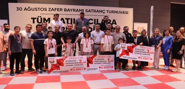 Şanlıurfa’da Zafer Bayramı Satranç Turnuvası sona erdi
