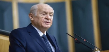 Bahçeli'den Akşener'e çağrı! ''Partinin başında kal''
