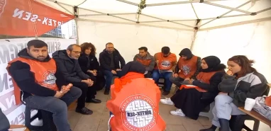 Özak Tekstil işçilerinin eylemi İstanbul'da holding önünde sürüyor