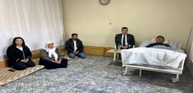 Hayatını eşi ve oğluna adadı... Şanlıurfalı fedakar kadına kaymakamdan sürpriz...