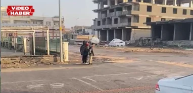 Şanlıurfa’da miniklerden okul yolunda büyük saygı!