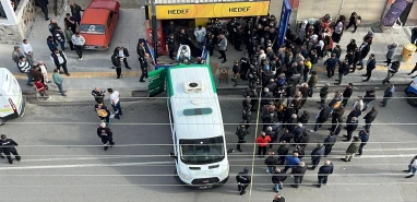 Kan donduran dehşet anları! Anne ve oğlunu sonra büfeciyi katletti