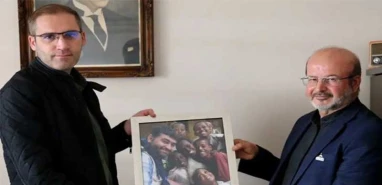 Sefer arkadaşlarından hayatını kaybeden gazeteciye vefa