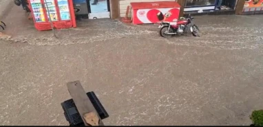 Şanlıurfa yağmura hasret!  Komşu iller sel felaketiyle boğuşuyor