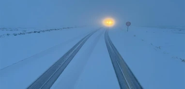 Viranşehir–Diyarbakır yolunda ulaşıma yoğun sis engeli: Yol trafiğe kapatıldı