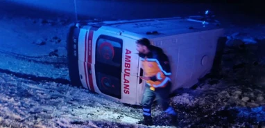 Şanlıurfa'da ambulans devrildi! Yaralılar var