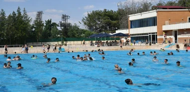 Siverek'te olimpik yüzme havuzu hizmete açıldı