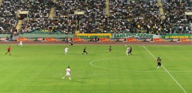 Şanlıurfaspor sahada, taraftar tribünde coştu! Liderlik yolunda galibiyet