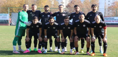 Dört dörtlük kapanış: Urfa temsilcisinin maçında hakemlere jest